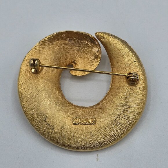 Vintage BSK Gold Tone Textured Swirl Round Brooch Clip-On Earrings Demi Parure - Picture 4 of 8